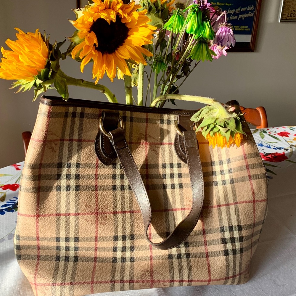 AUTHENTIC BURBERRY TOTE!